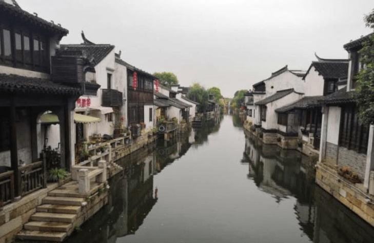 乌克兰共有130个民族，哪些种族的人数最多？主要集中在哪些地区？